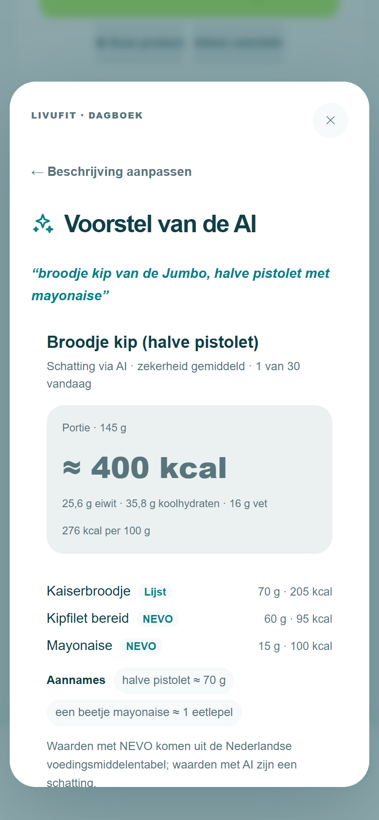Voorstel van de AI in het dagboek: broodje kip met kcal, eiwit, koolhydraten en vet, per ingrediënt met de bron erbij