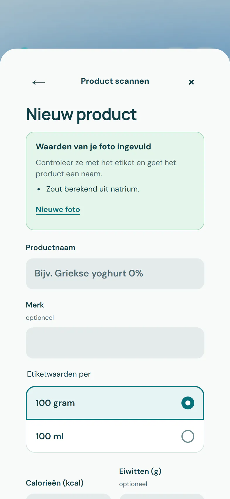 Nieuw product met de voedingswaarden van een foto van het etiket ingevuld